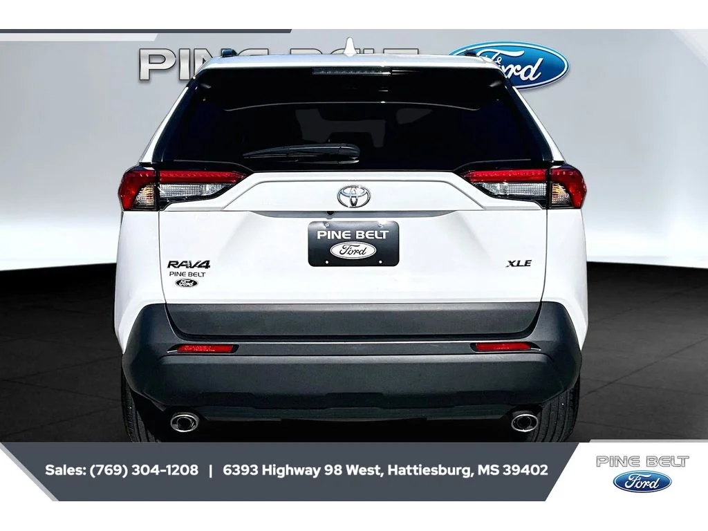 Used 2024 Ice Cap Toyota XLE image 4