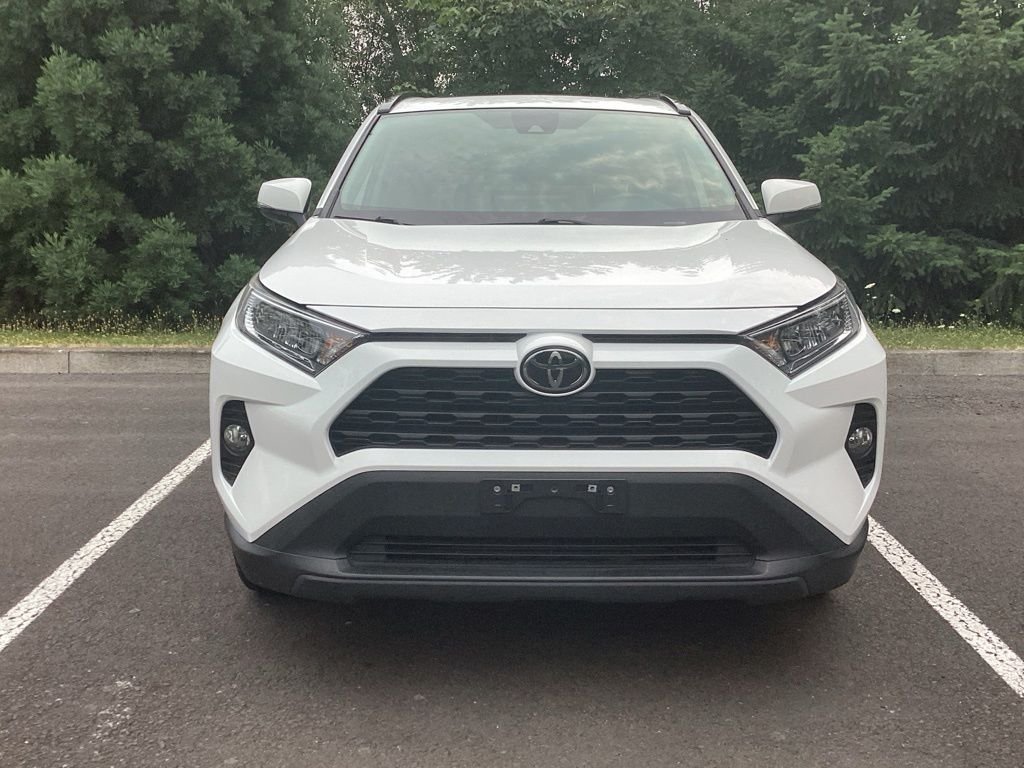 Used 2021 White Toyota XLE image 17