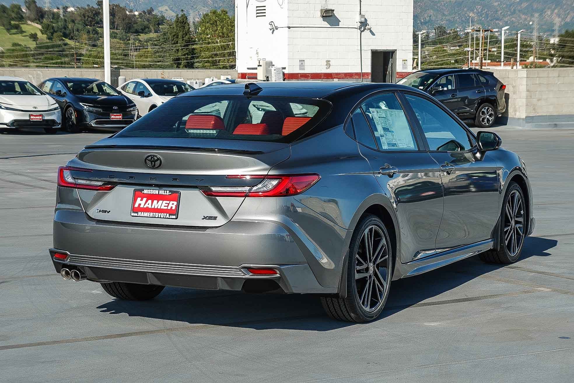 New 2026 Heavy Metal with Midnight Black Metallic roof <sup>1</sup> Toyota  XSE image 6