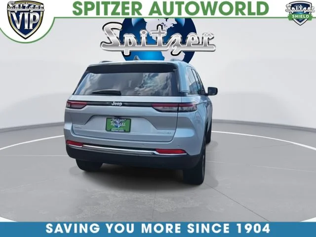 Used 2024 Silver Jeep Limited image 7