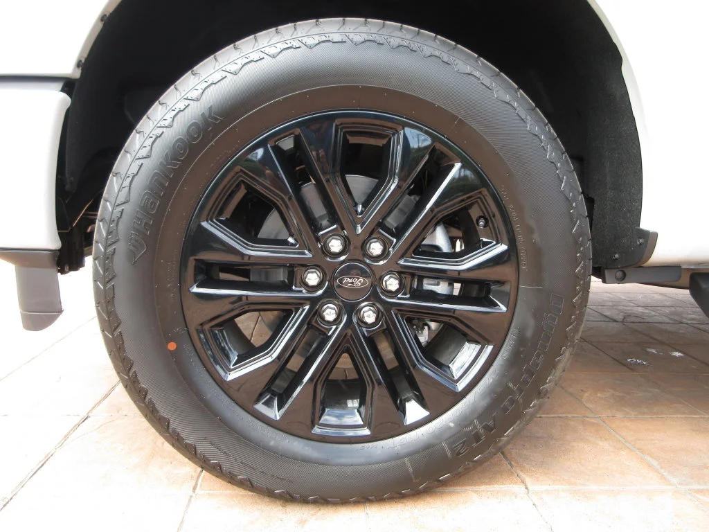 New 2026 Avalanche Ford XLT image 9