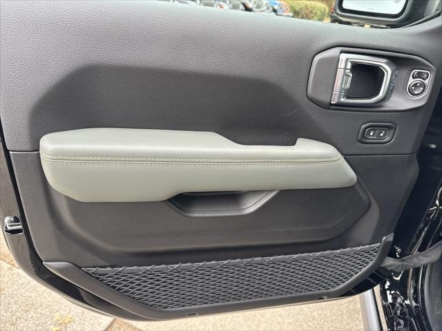 New 2026 Black Clear-Coat Exterior Paint Jeep Mojave image 10