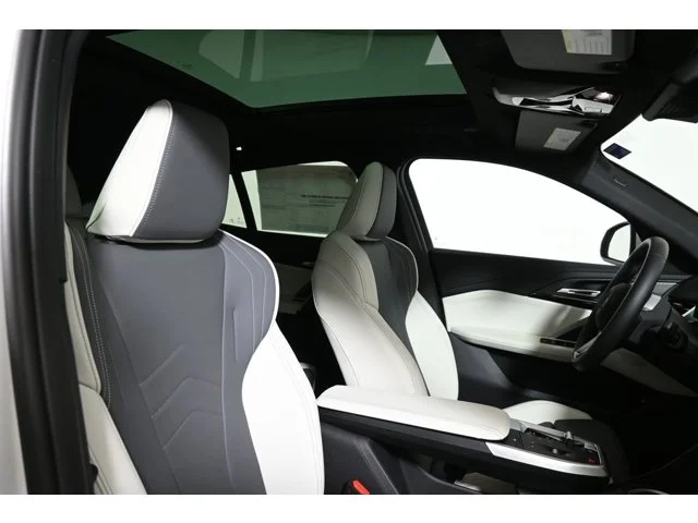 New 2026 Alpine White BMW xDrive28i image 34