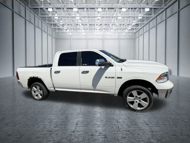 Used 2009 White Dodge SLT image 2