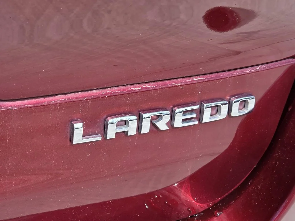 Used 2023 Red Jeep Laredo image 41