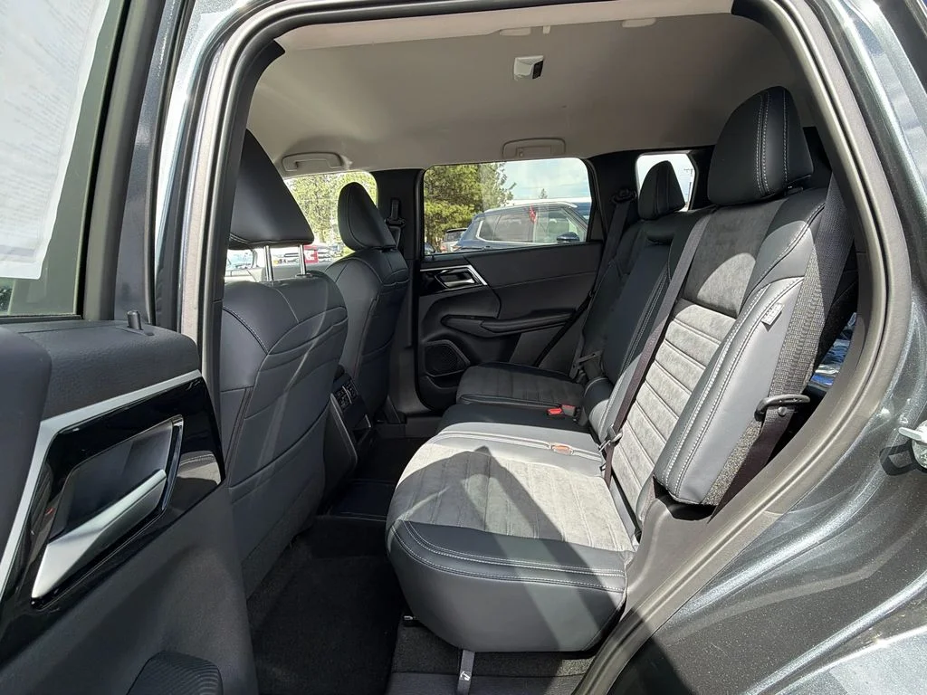 New 2025 Graphite Gray Mitsubishi SE image 25