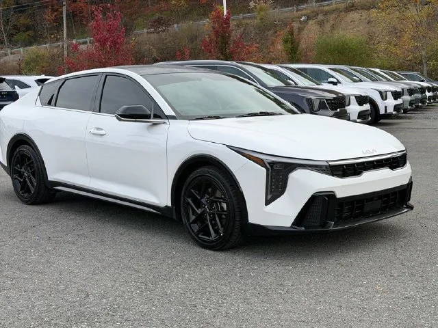 Used 2025 White Kia GT-Line Turbo image 14