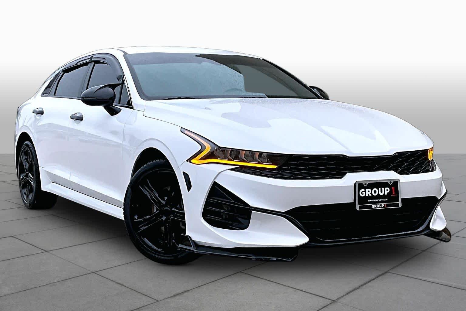 Used 2024 Glacial White Pearl Kia GT-Line image 3