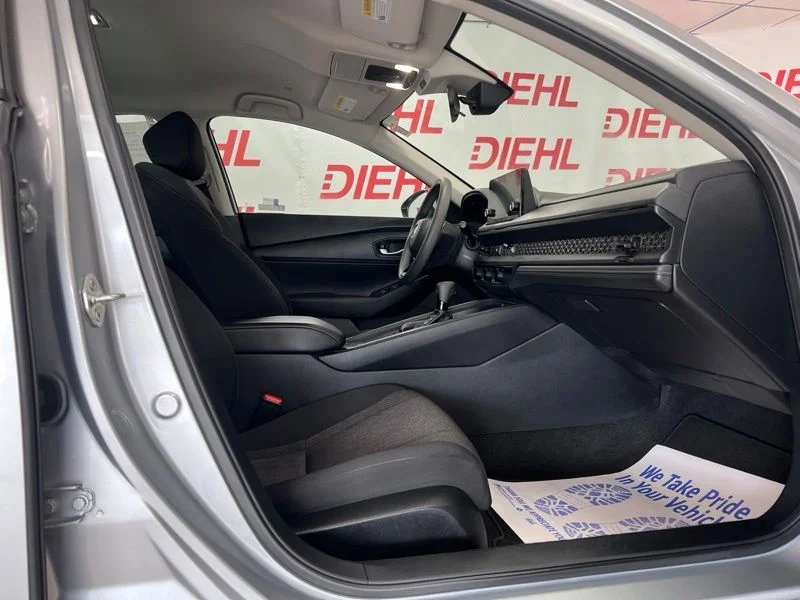 Used 2024  Honda LX image 12