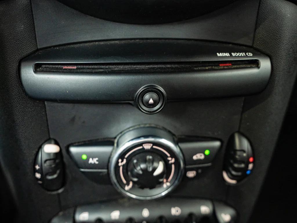 Used 2014 White Silver MINI  image 29