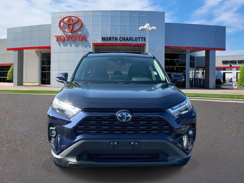 Certified Used 2024  Toyota XLE Premium image 3