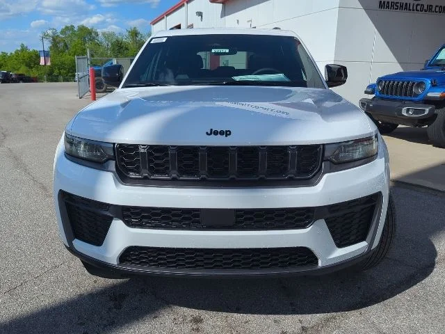 New 2026 White Jeep Altitude image 4