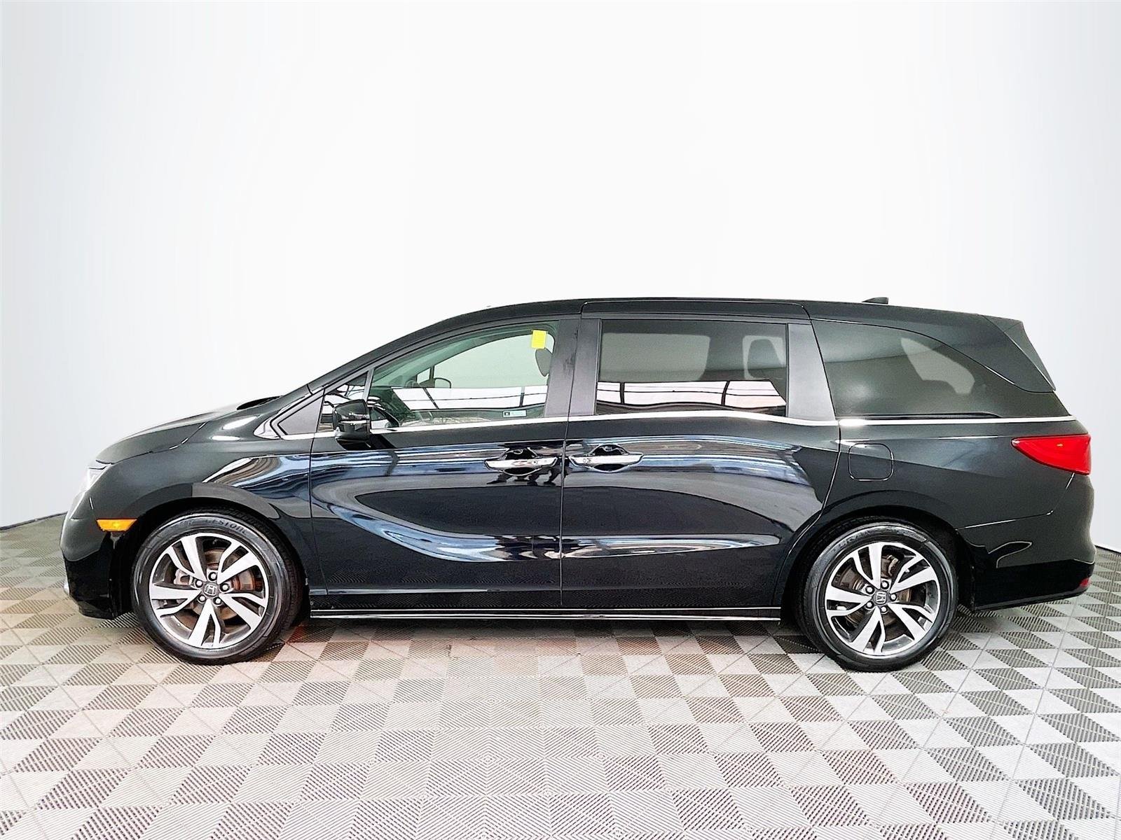 Used 2024 Crystal Black Pearl Honda Touring image 4
