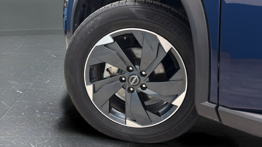 Used 2025 Deep Ocean Blue Pearl Nissan SV image 33