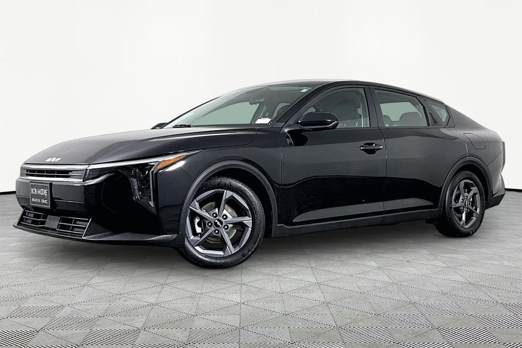 2025 Kia K4 LXS AT's photo
