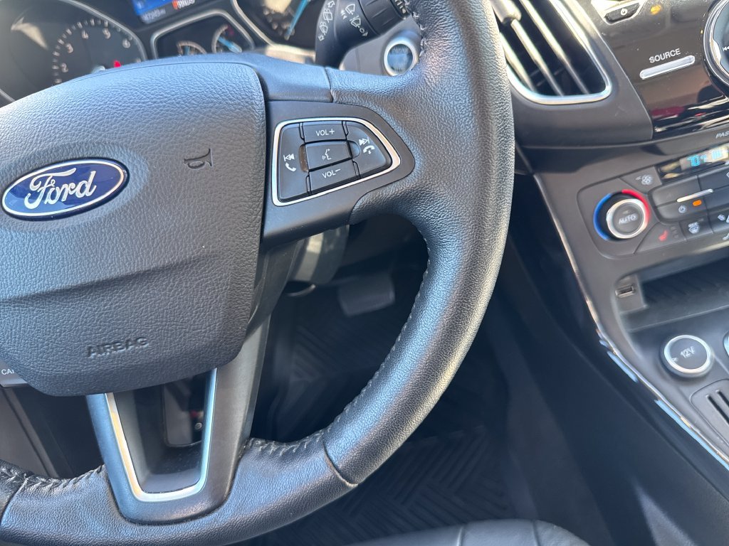 Used 2016  Ford Titanium image 20