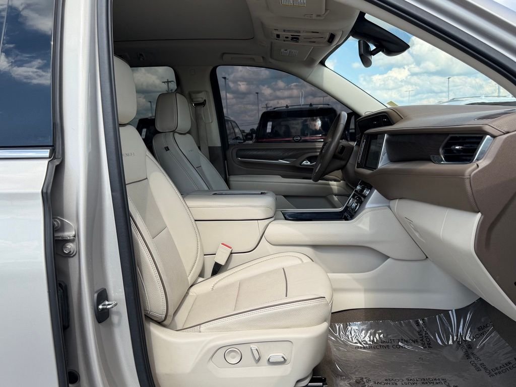 Used 2022 Beige GMC Denali image 25
