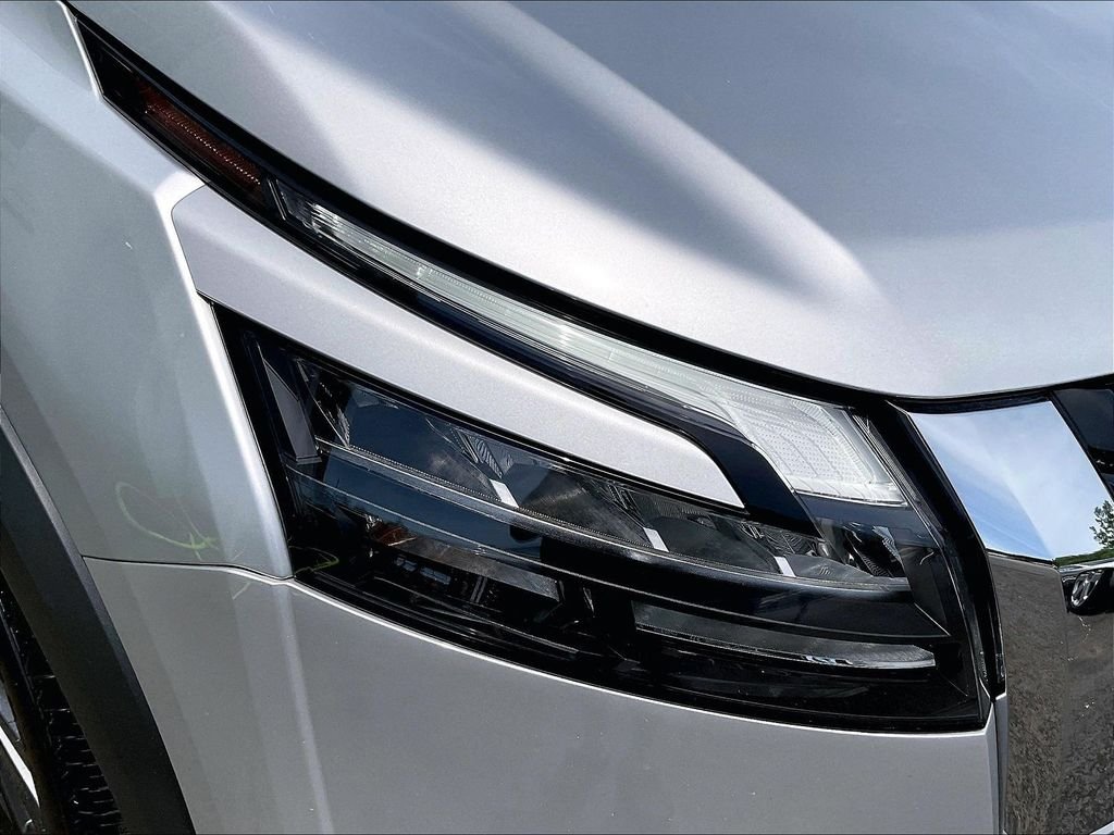 Used 2024 Silver Nissan SV image 31