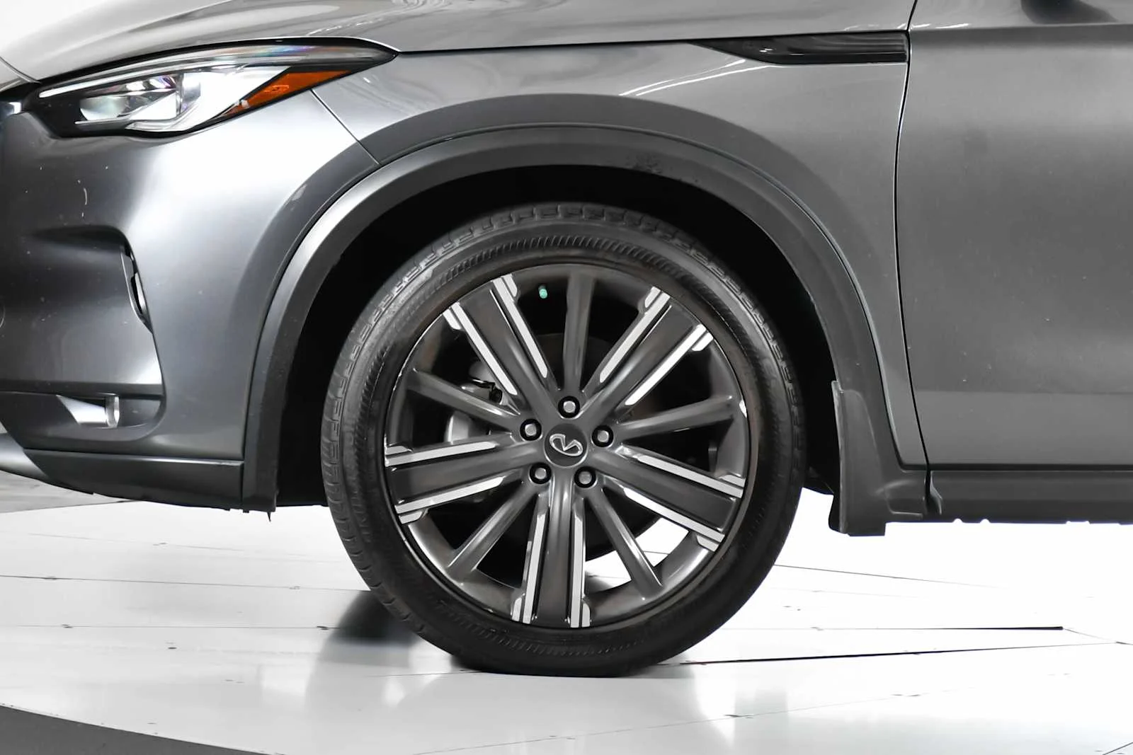 Used 2022 Graphite Shadow INFINITI LUXE image 10