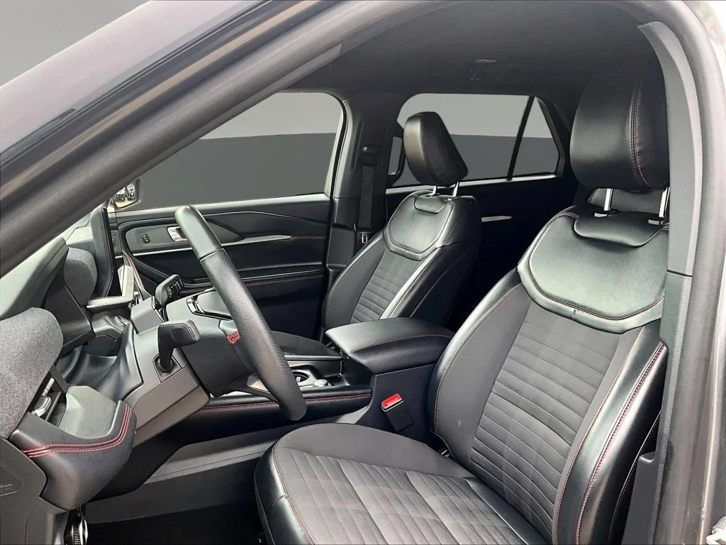 Used 2025 Gray Ford ST-Line image 23