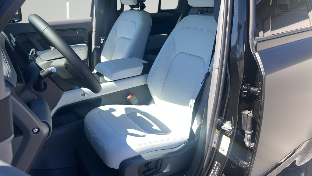 New 2026 Santorini Black LAND ROVER X-Dynamic SE image 13