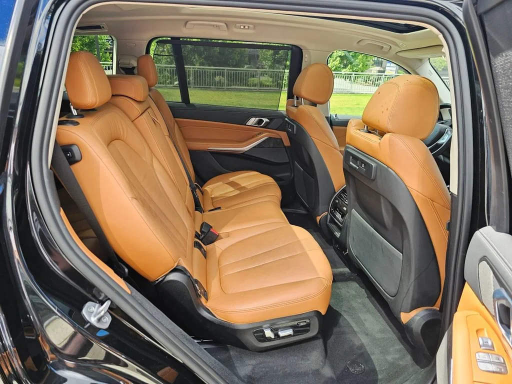 Used 2022  BMW xDrive40i image 12