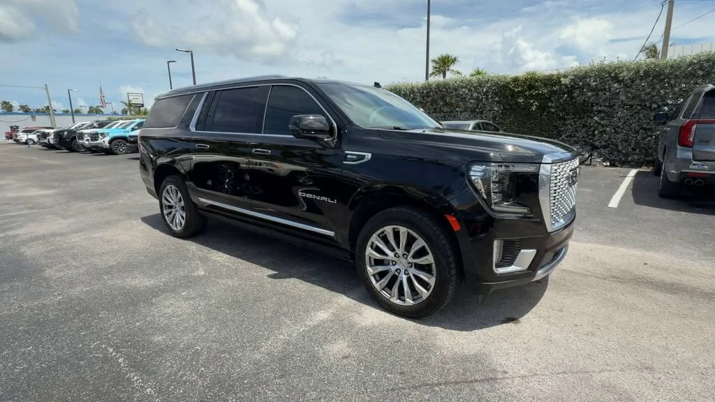 Used 2022 Onyx Black GMC Denali image 2