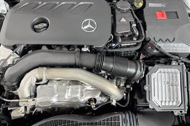 New 2026 Polar White Mercedes-Benz GLB 250 image 56