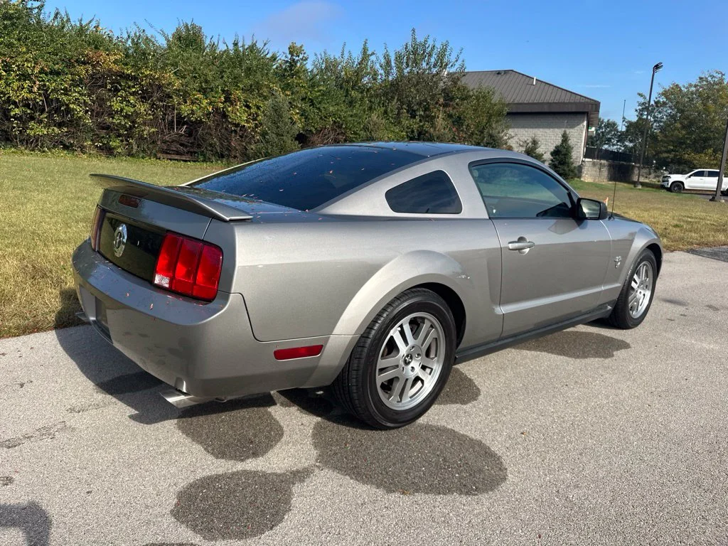 Used 2009 Gray Ford V6 image 13