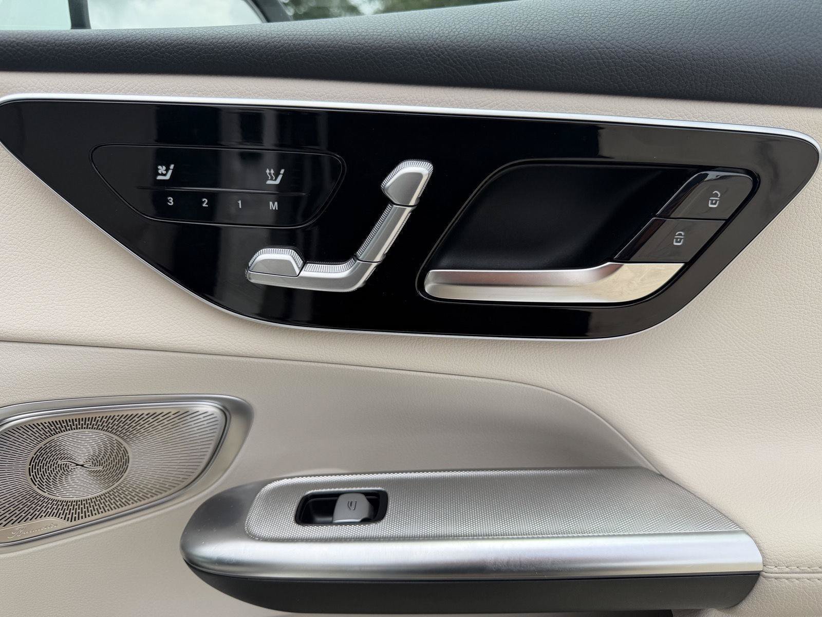 Certified Used 2026 Polar White Mercedes-Benz GLC 300 image 28