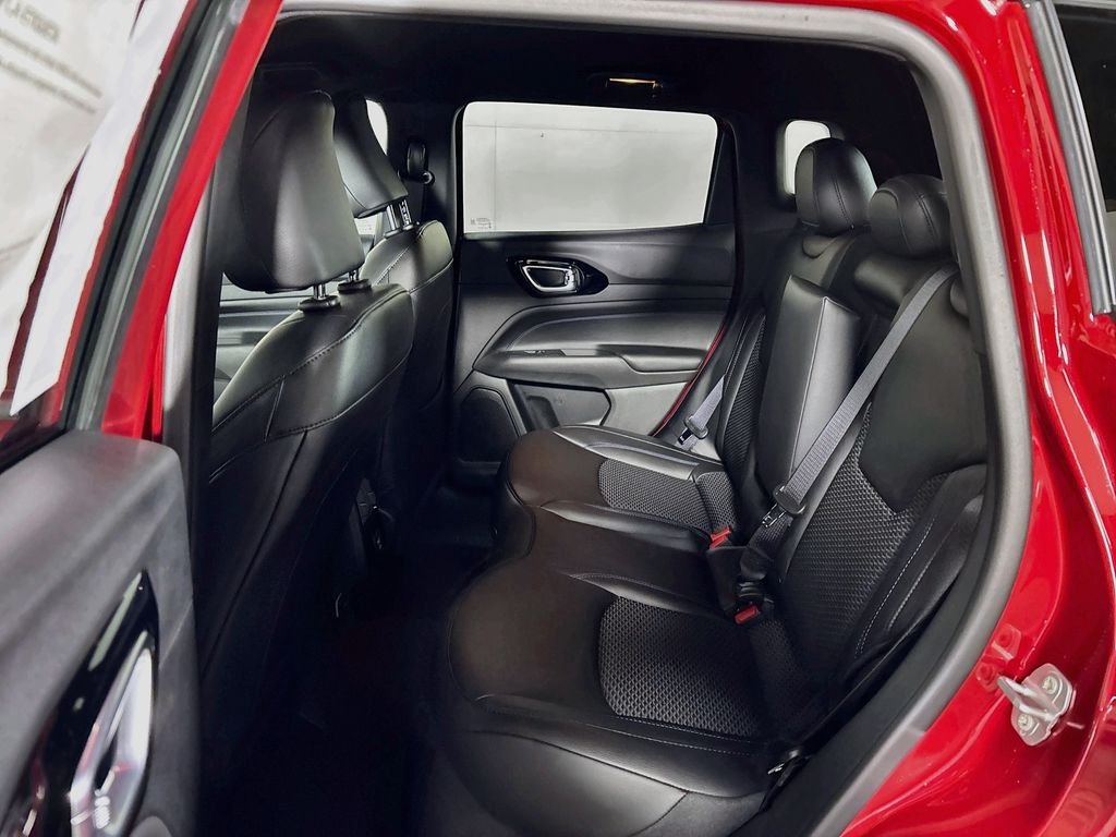 New 2026 Red Hot Pearl-Coat Exterior Paint Jeep Latitude image 19
