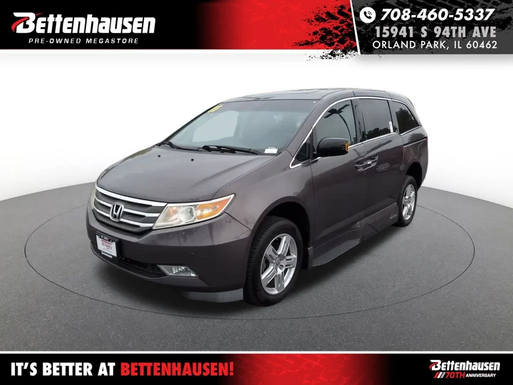 2011 Honda Odyssey Touring's photo
