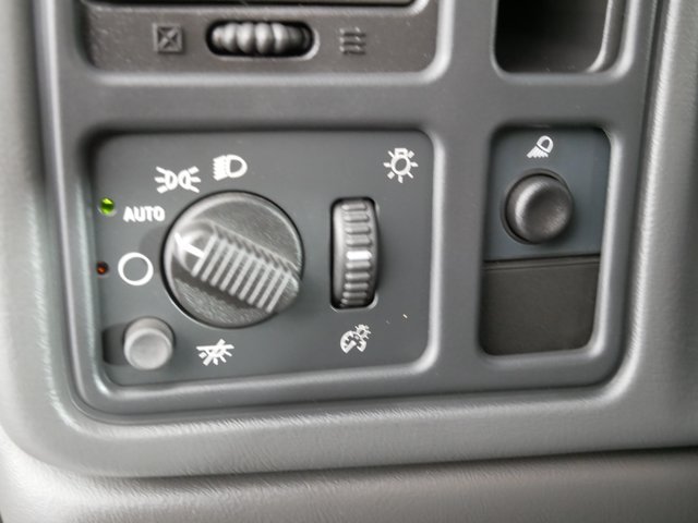 Used 2003 Pewter Metallic GMC  image 22
