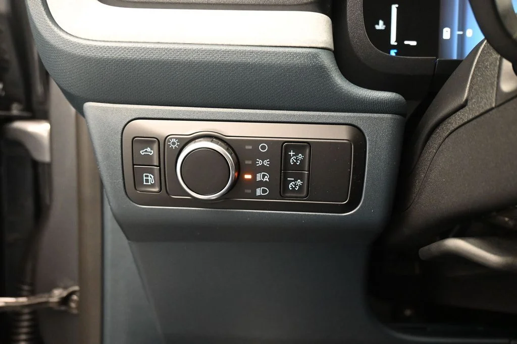 New 2026 Carbonized Gray Metallic Ford XLT image 12