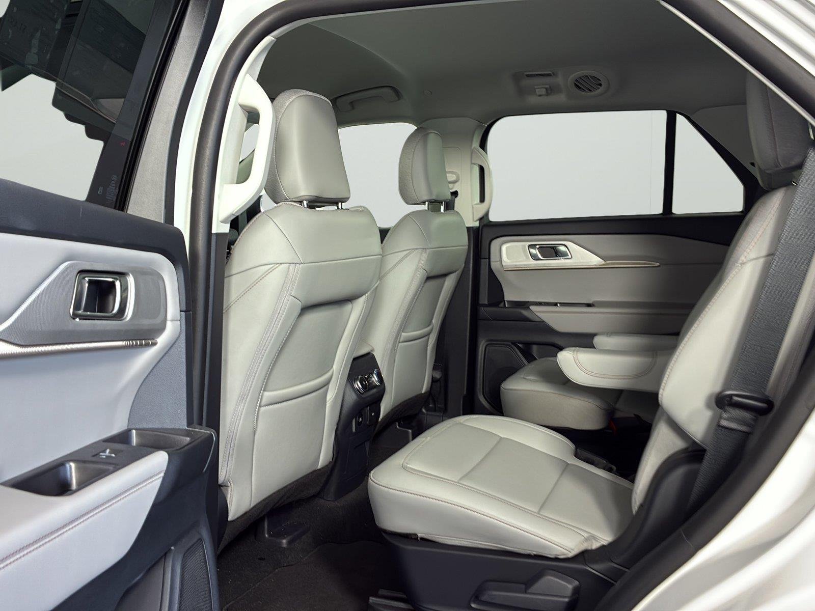 Used 2026 Star White Metallic Tri-Coat Ford Active image 18