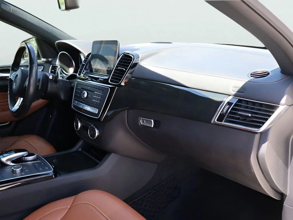 Used 2019 designo Diamond White Metallic Mercedes-Benz GLE 43 AMG® image 12