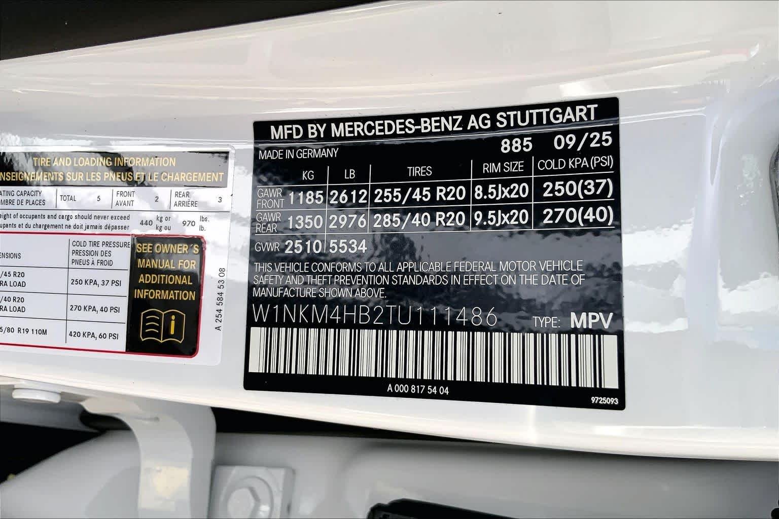 New 2026 MANUFAKTUR Moonlight White Metallic Mercedes-Benz GLC 300 image 15