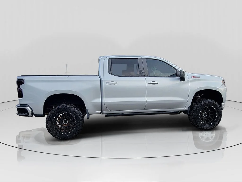 Used 2019 Silver Chevrolet RST image 5