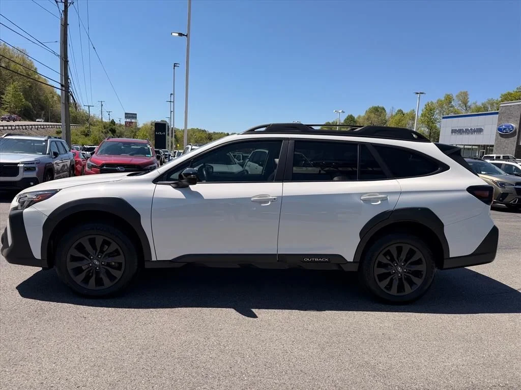 Used 2025 White Subaru Onyx Edition XT image 4