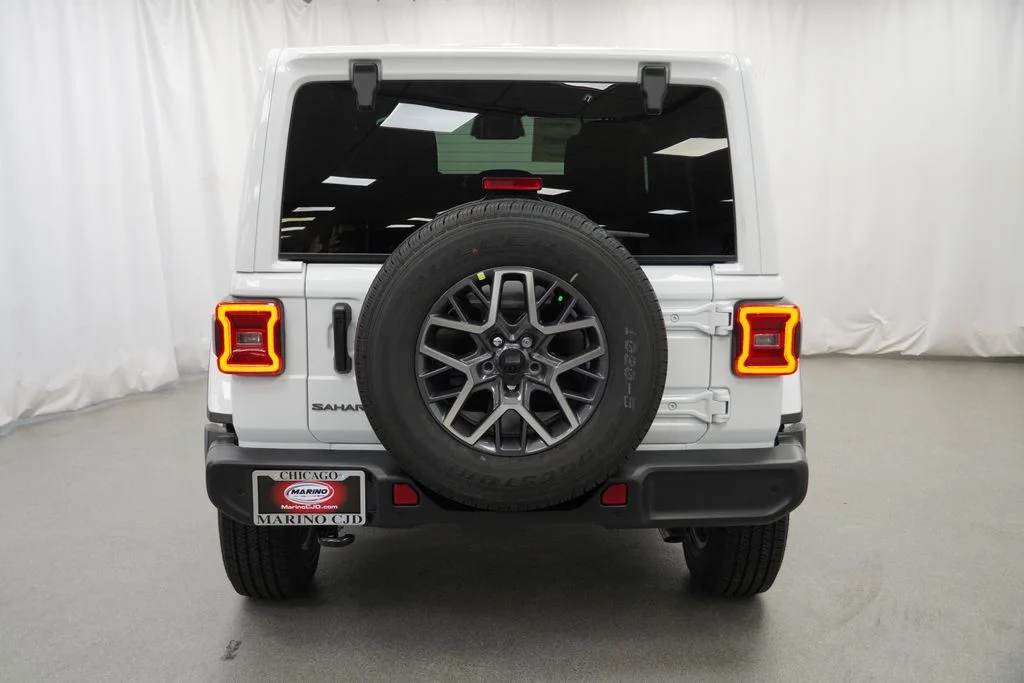 New 2026 Bright White Clear-Coat Exterior Paint Jeep Sahara image 10