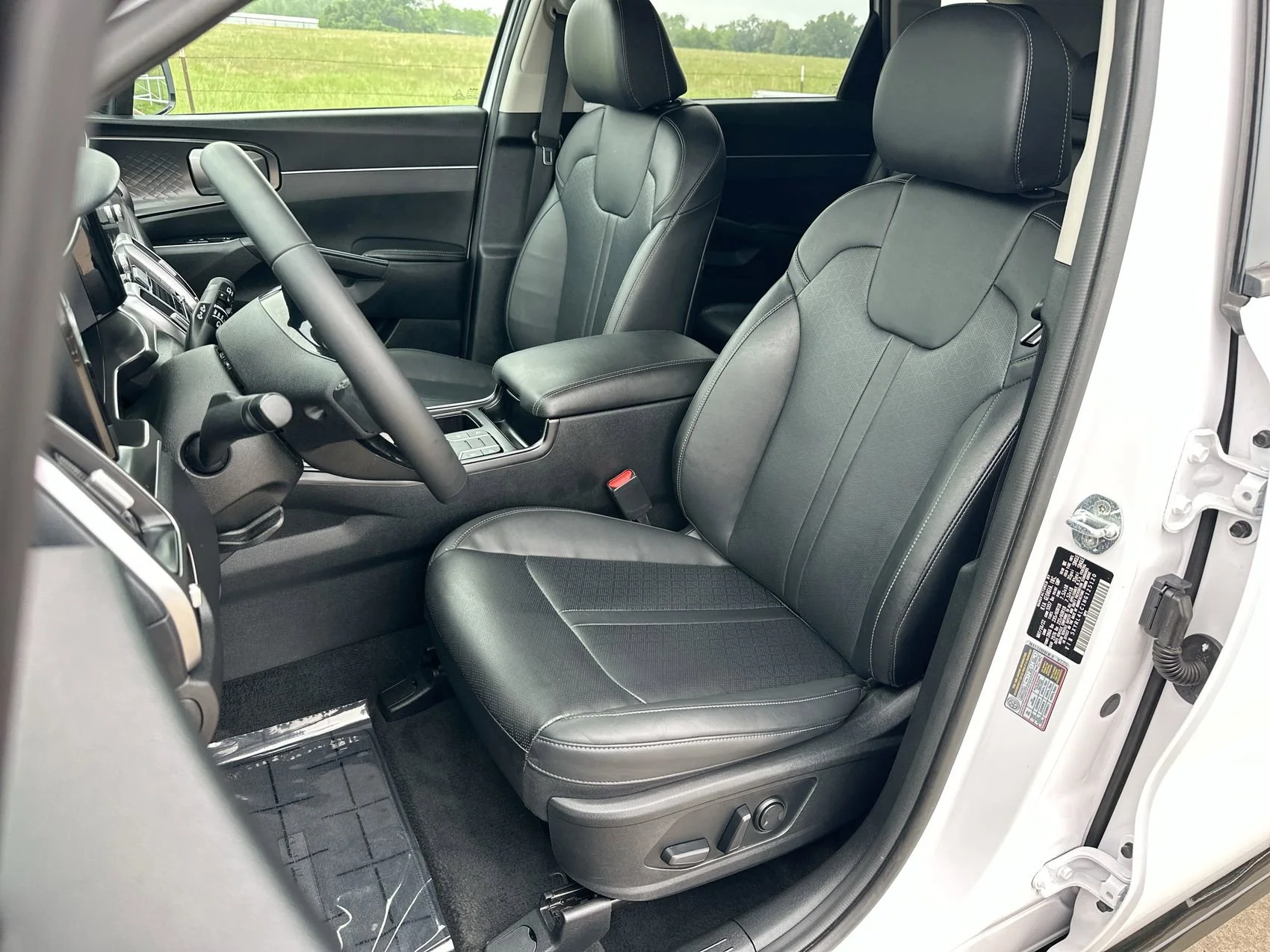 2022 Kia Sorento S - Photo 11