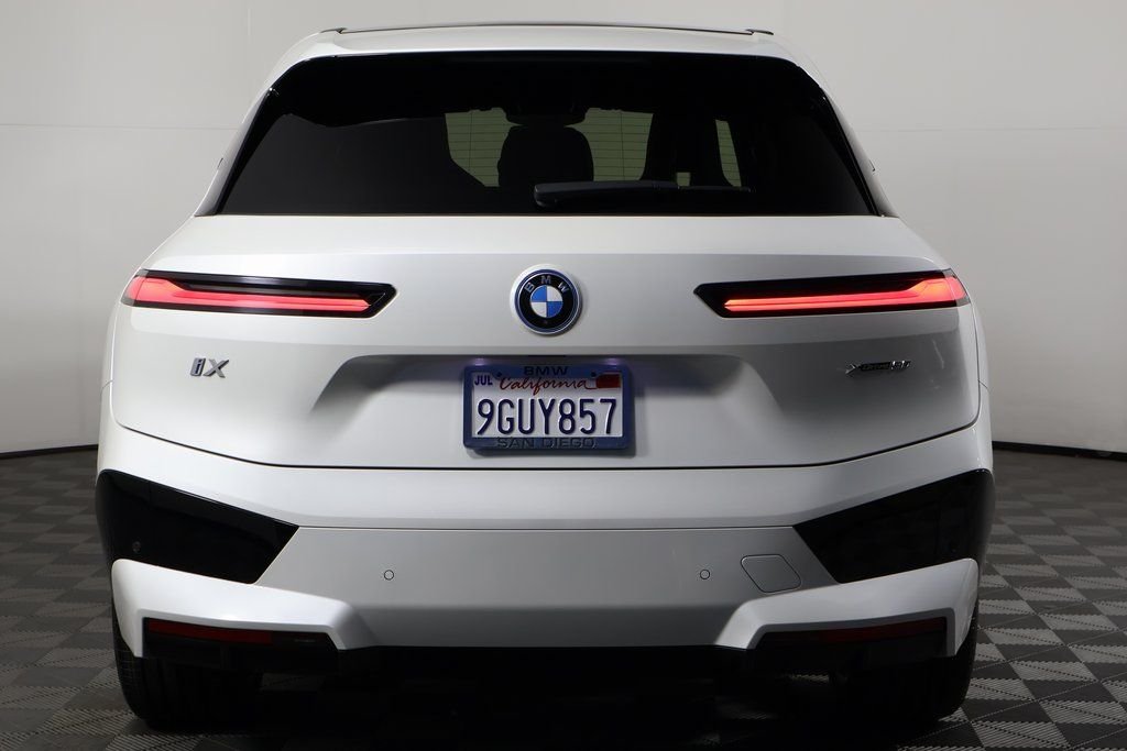 Certified Used 2024 White Metallic BMW xDrive50 image 5