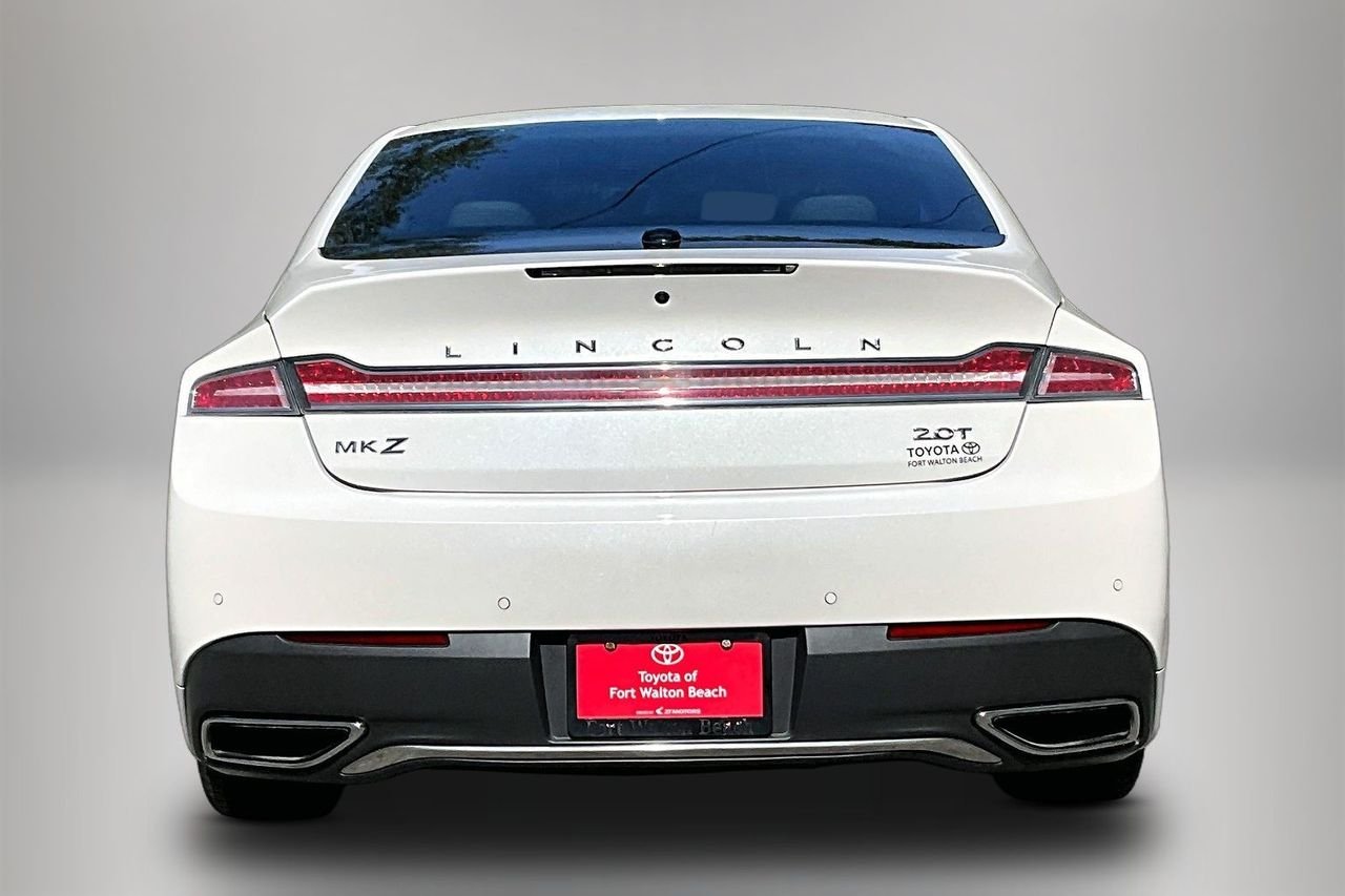 Used 2017 White Lincoln Reserve image 6