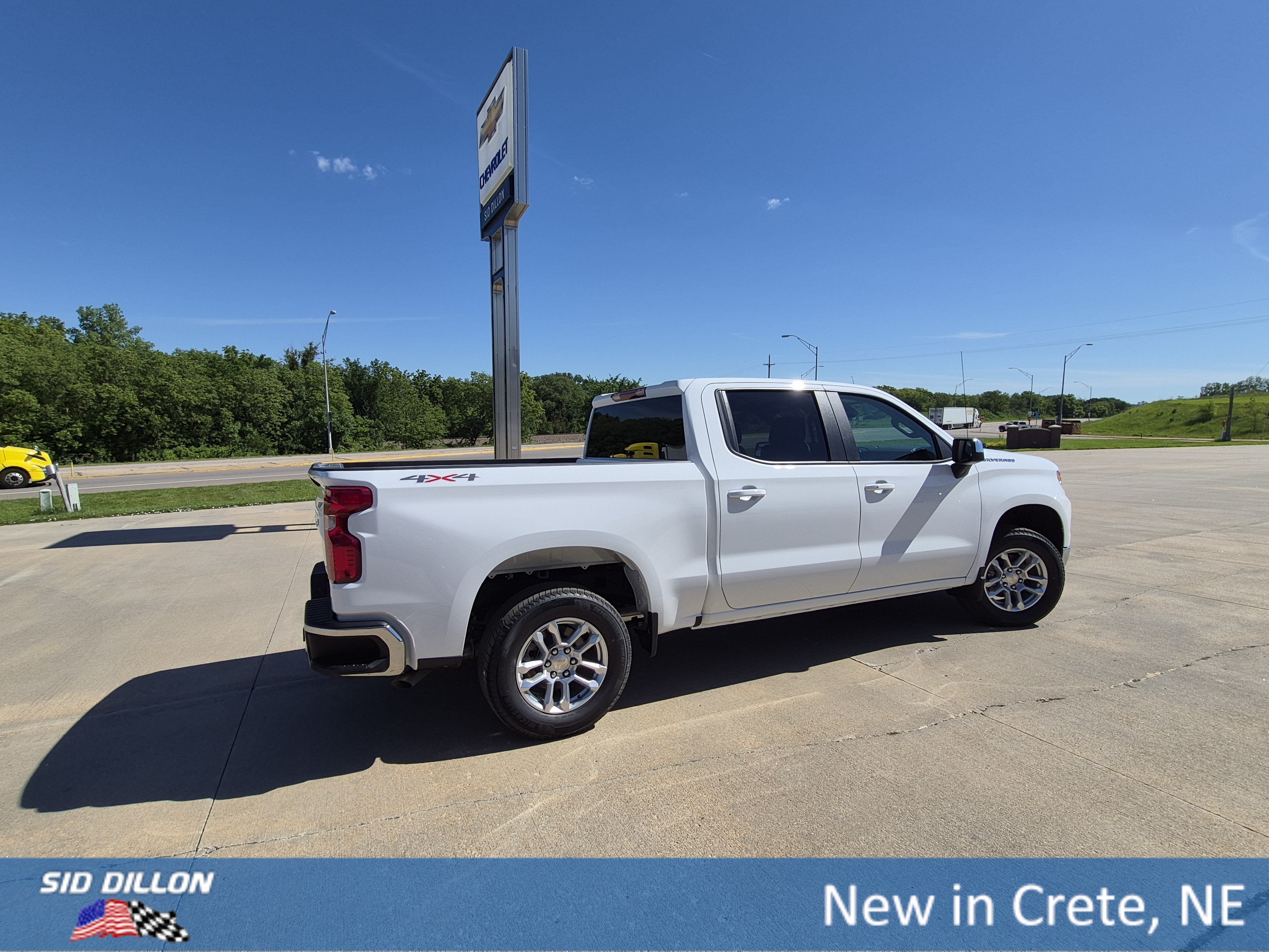 New 2026 Summit White Chevrolet LT image 13