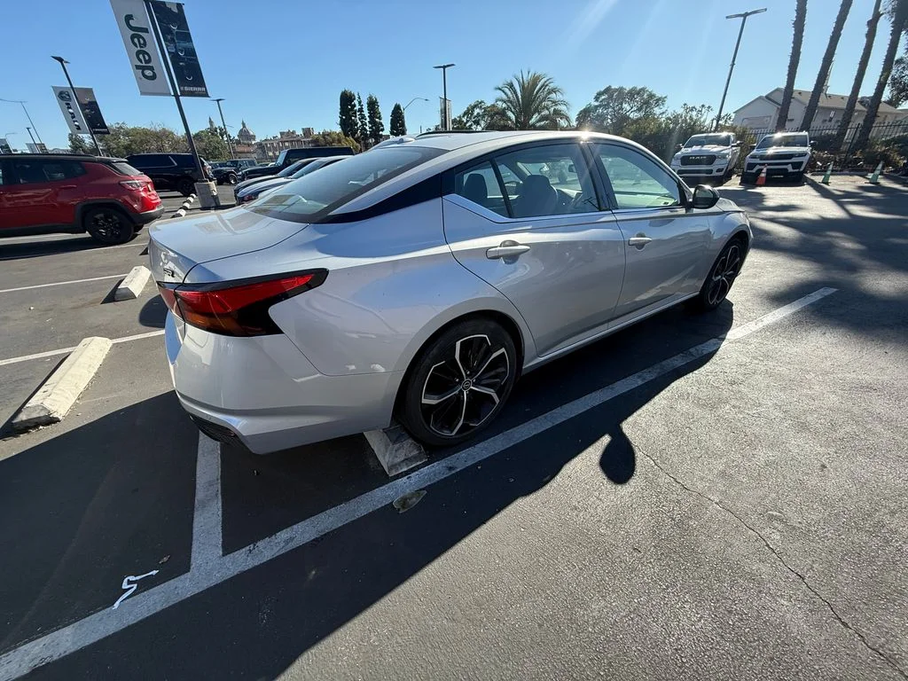 Used 2024 Silver Nissan 2.5 SR image 2