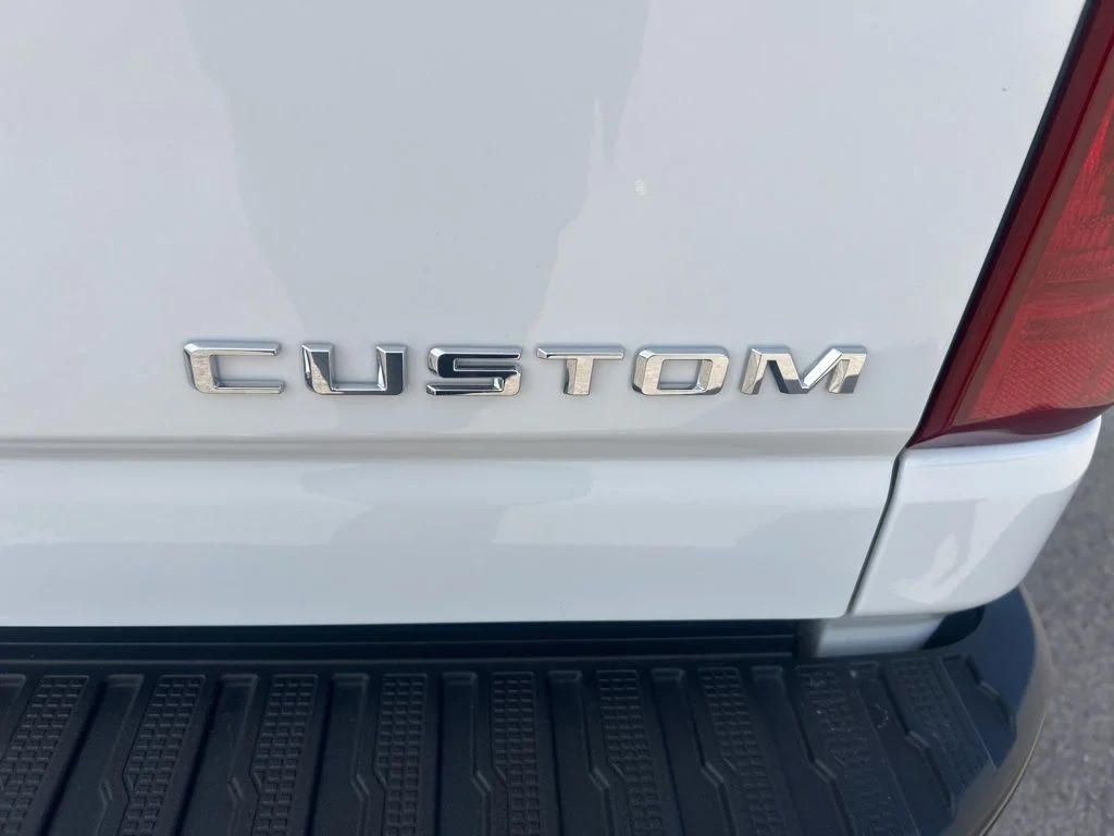 Used 2025 White Chevrolet Custom image 22