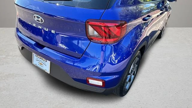 Used 2025  Hyundai SEL image 39