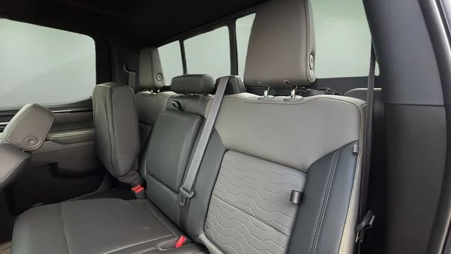 Used 2023 Black Chevrolet ZR2 image 20