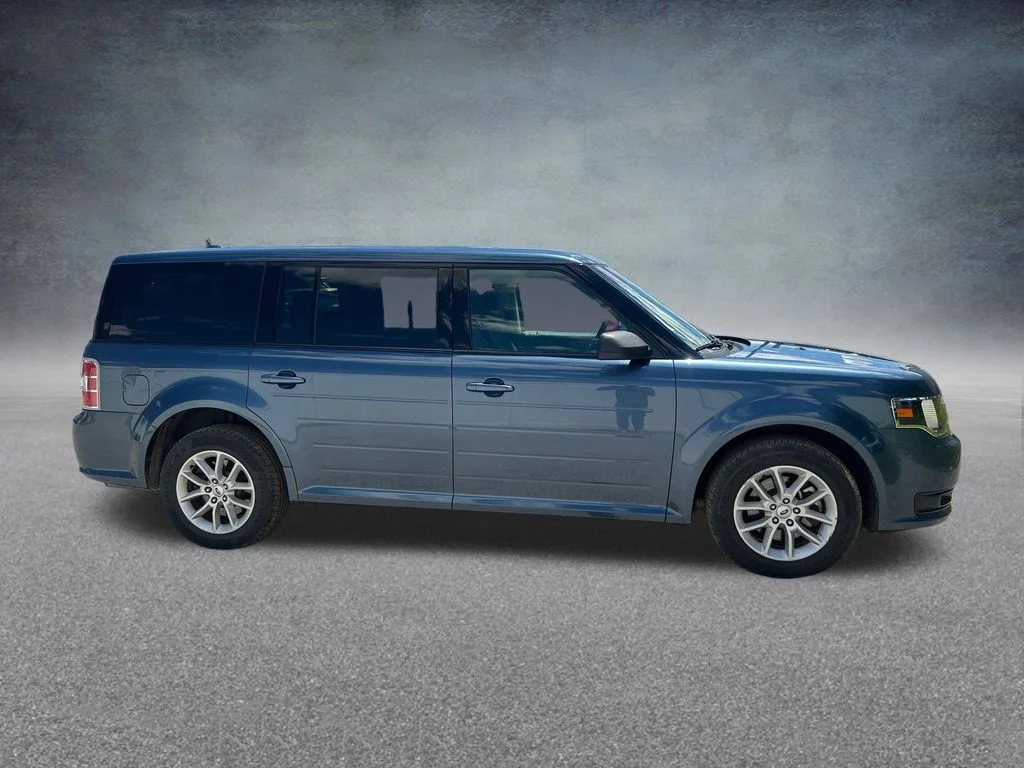 Used 2019 Blue Metallic Ford SE image 6