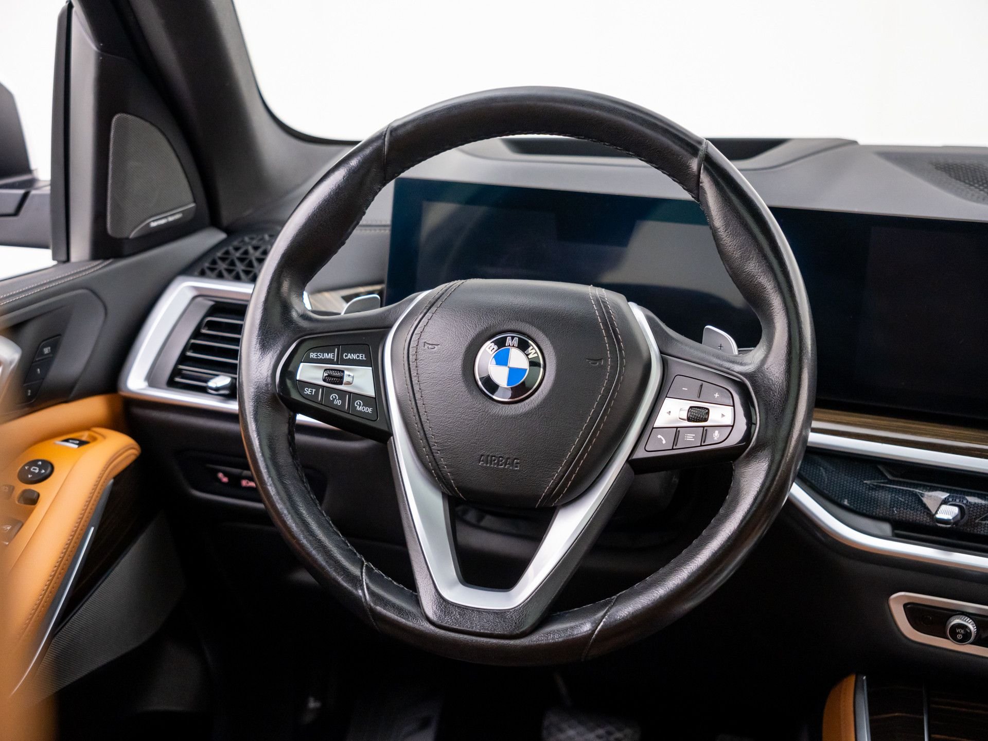 Used 2024 White BMW xDrive40i image 11